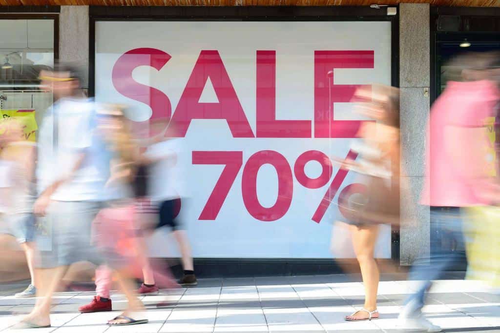 Malls compete for shoppers from e-commerce ahead of holidays 2