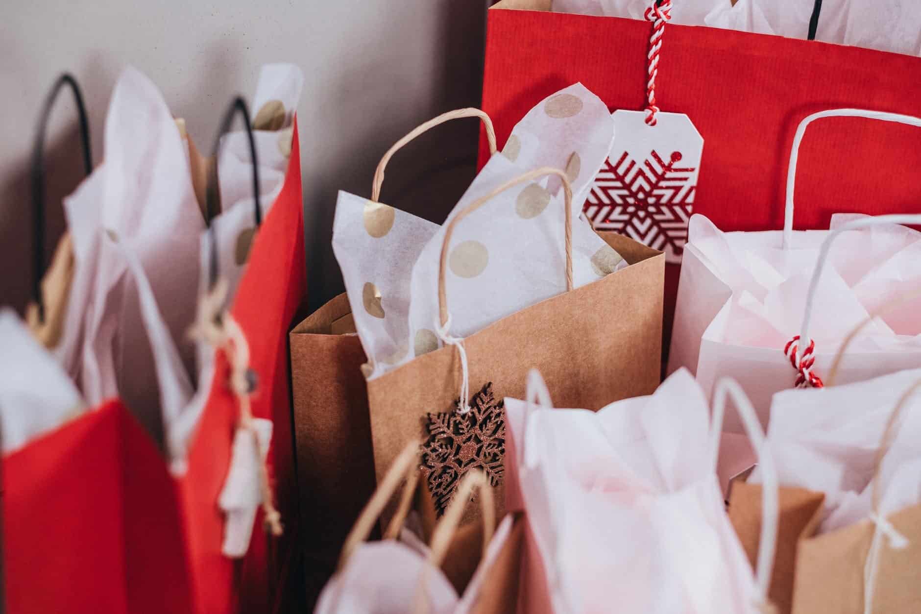 Physical Retail Expected to Fuel Strong Holiday Spending 1