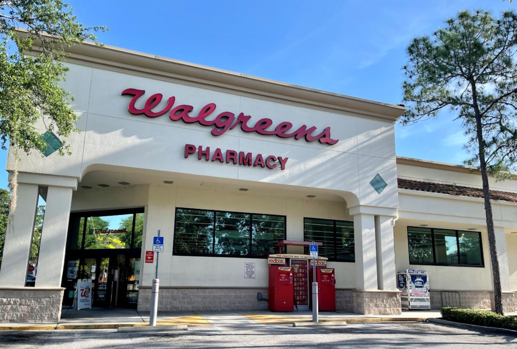 Walgreens turns to robots to fill prescriptions, as pharmacists take on more responsibilities 18